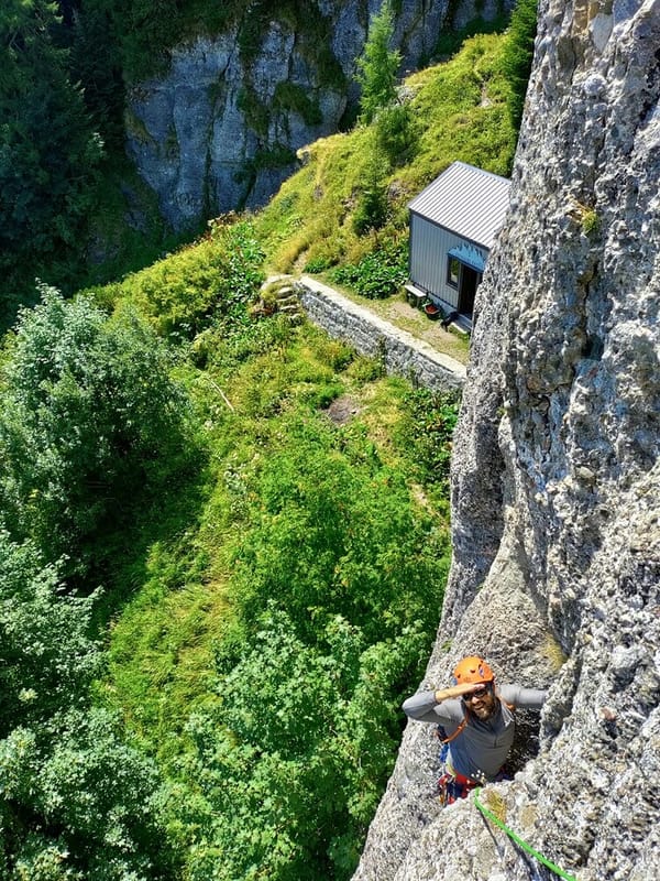 Fisura Întreruptă 4A, 5b (4c/4c+, A0) - prima lungime • 13.08.2022